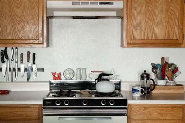 magnetisches Messerregal in der Küche zum Aufhängen