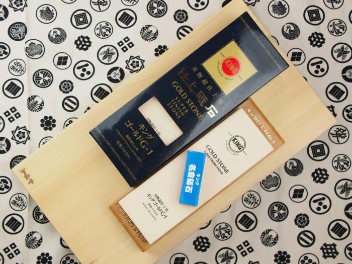 King Gold G-1 (Inc. Nagura) #8000 Japanese Sharpening Stone - Oishya