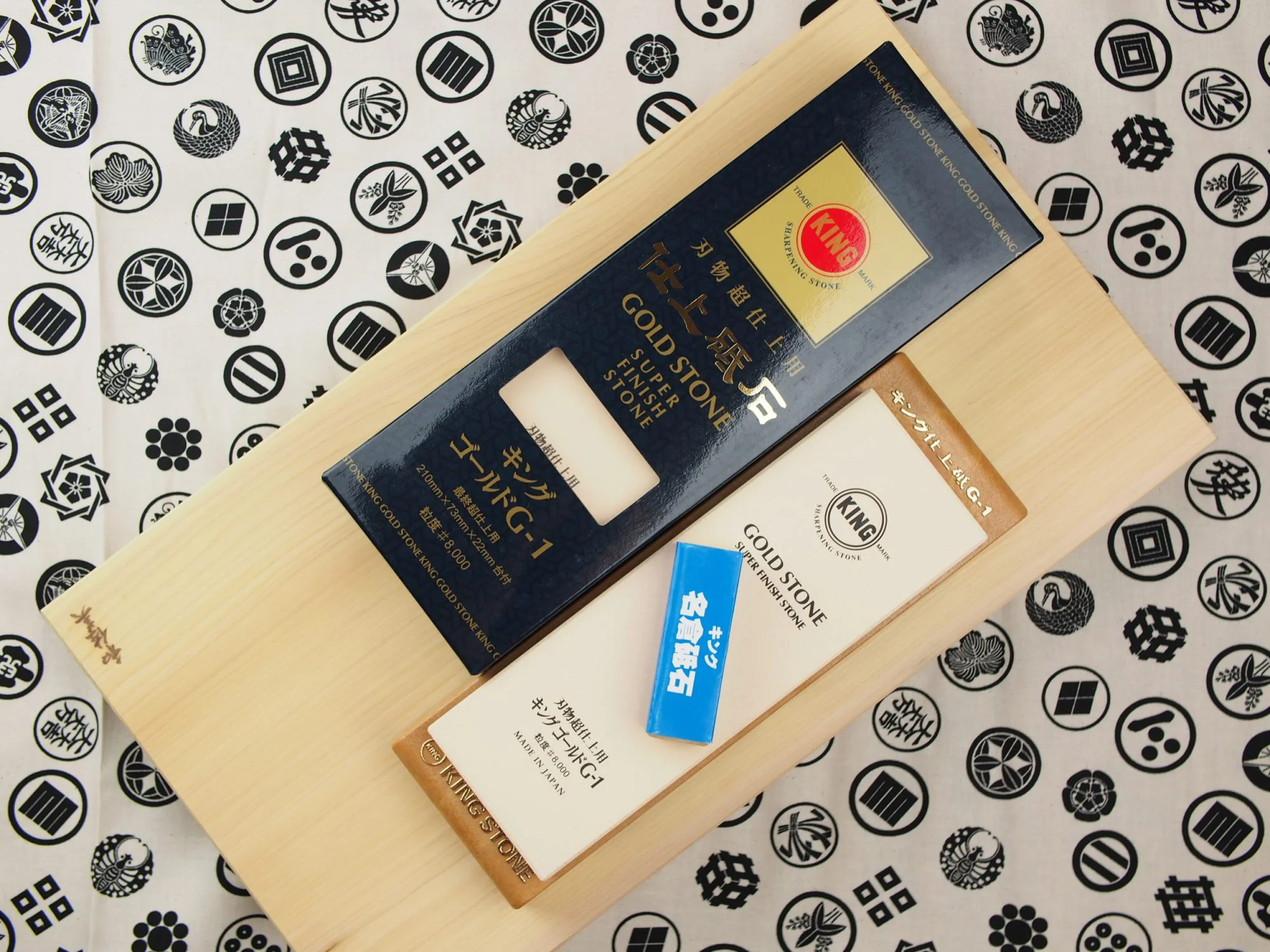 King Gold G-1 (Inc. Nagura) #8000 Japanese Sharpening Stone