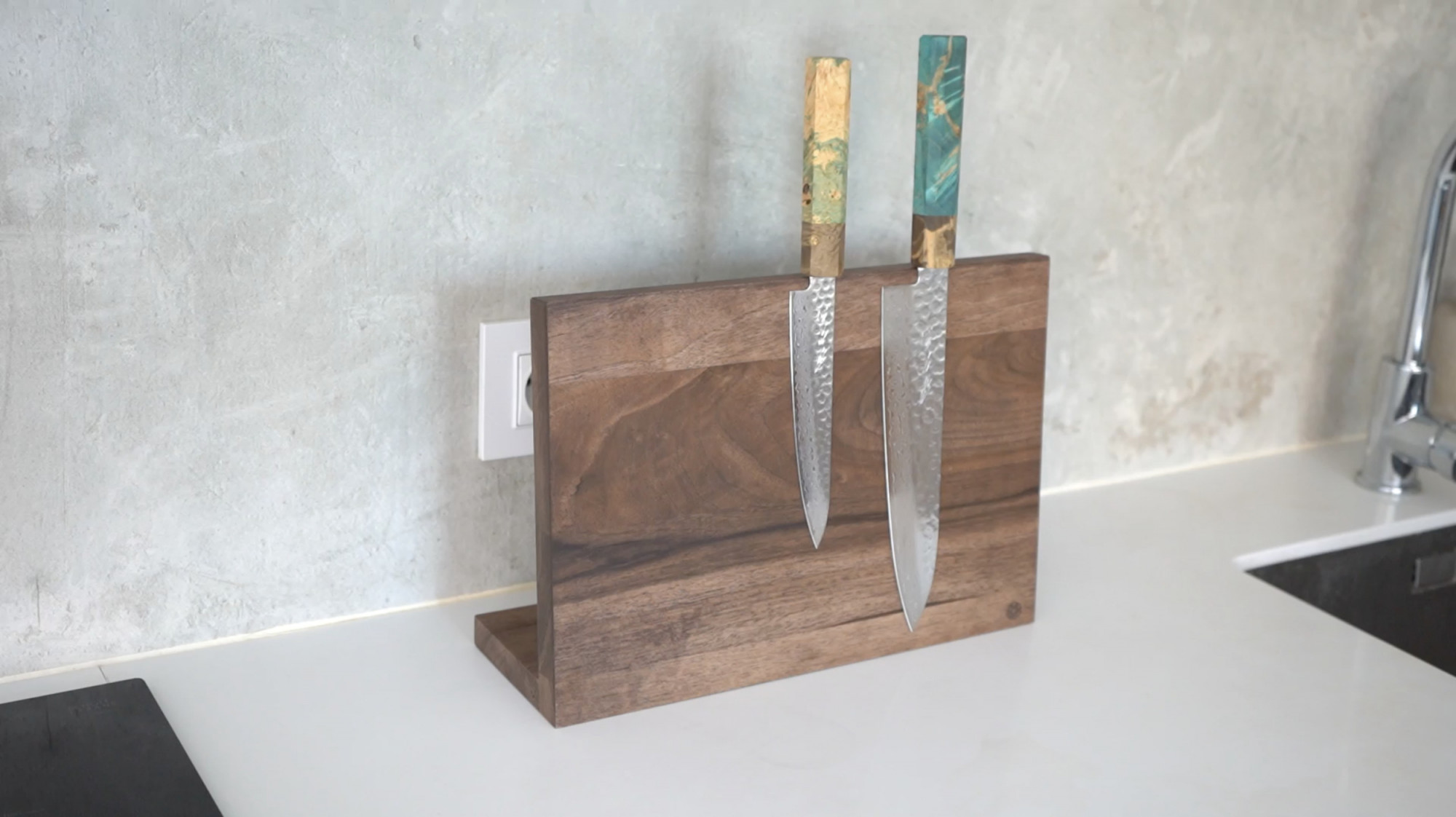 Walnut stand- Product video