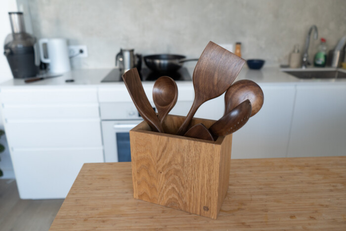 Wooden Kitchen Utensils Holder in Oak with Dark Walnut Kitchen Utensils Set Wooden Kitchen Utensils Holder in Oak with Dark Walnut Kitchen Utensils Set