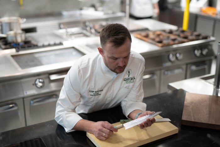 sakai kyuba gyuto blau gehalten von Chefkoch