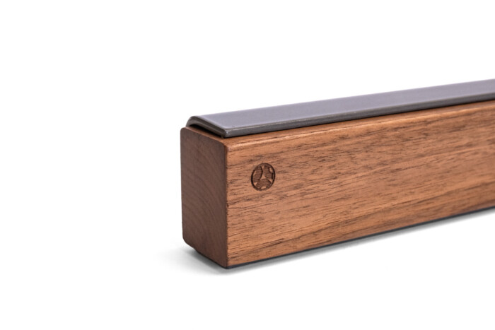 rack_steel_walnut close_up