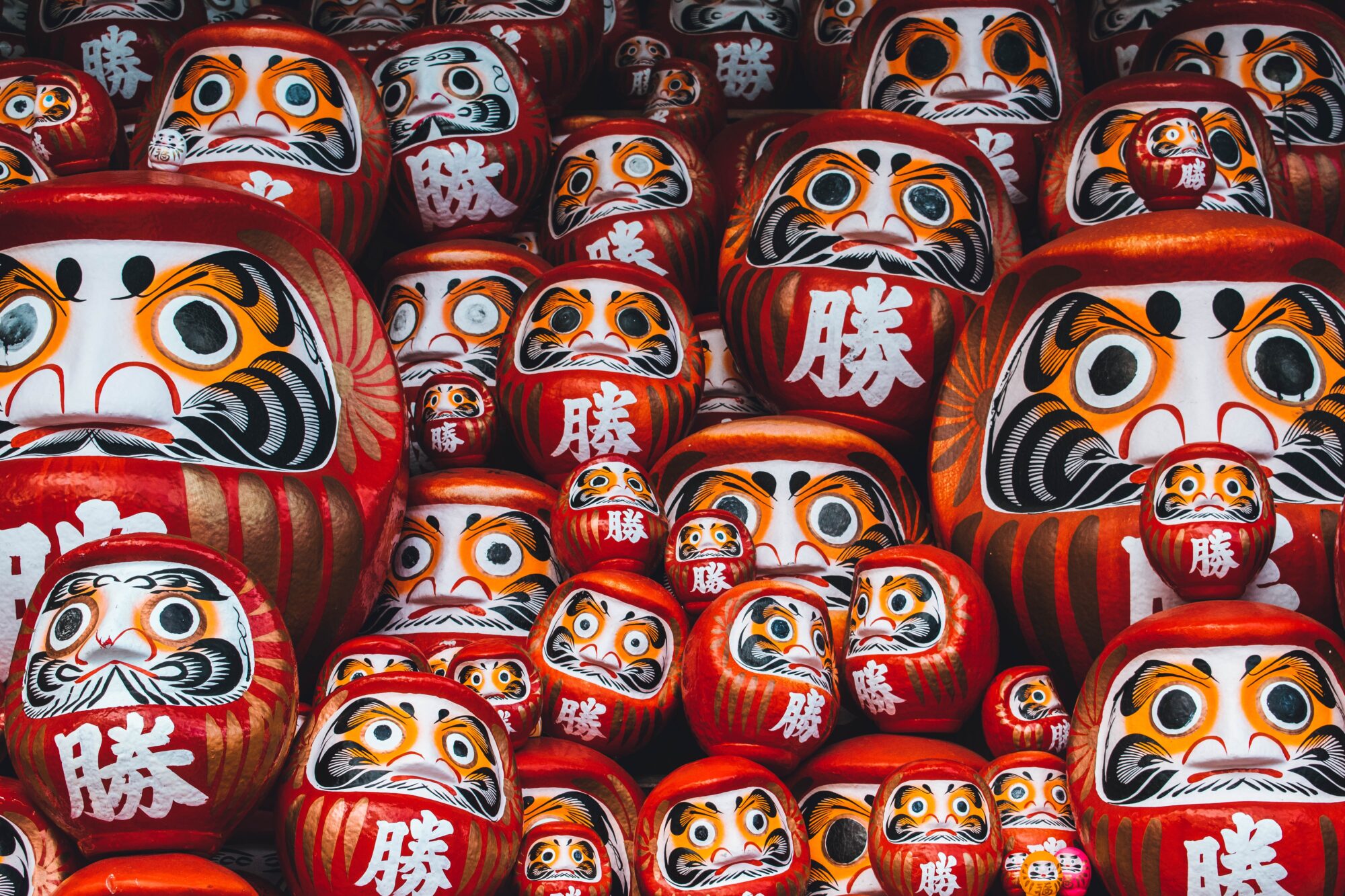 daruma japanese dolls how to use it as talisman wish