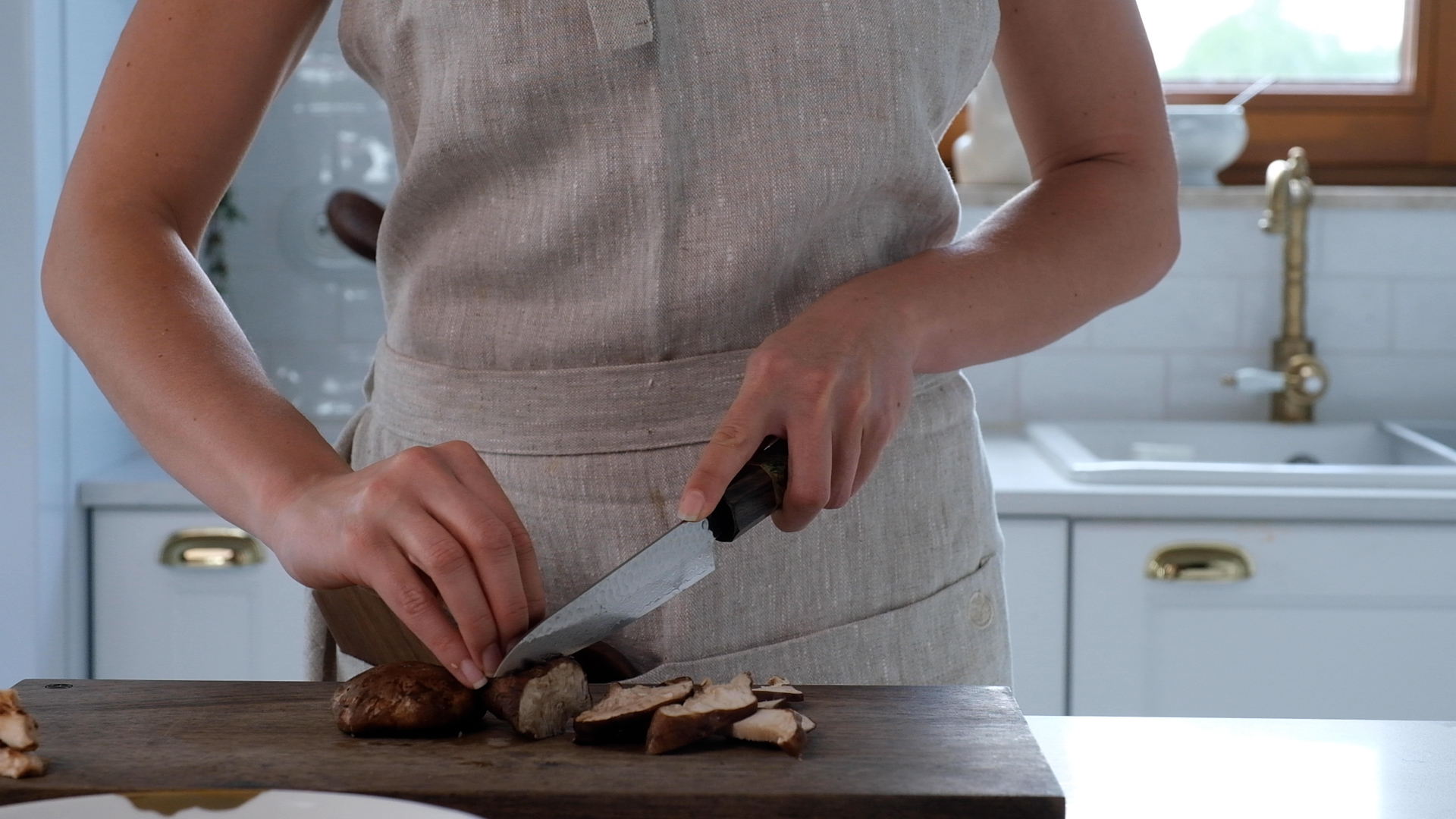 sakai kyuba in the women's kitchen