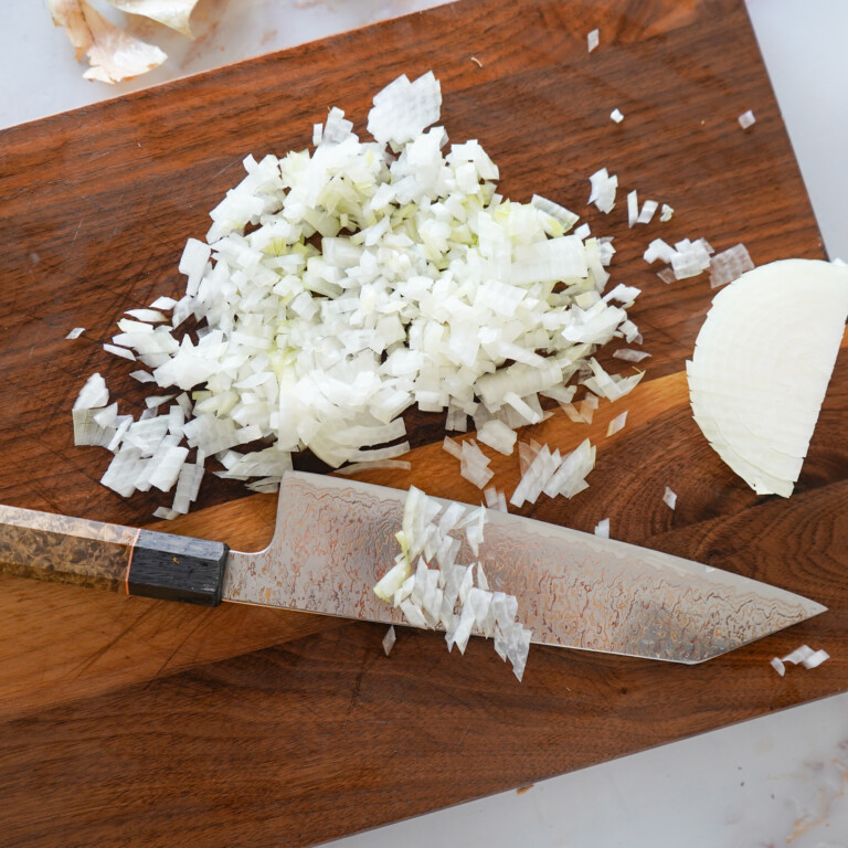 how to cut an onion and not cry
