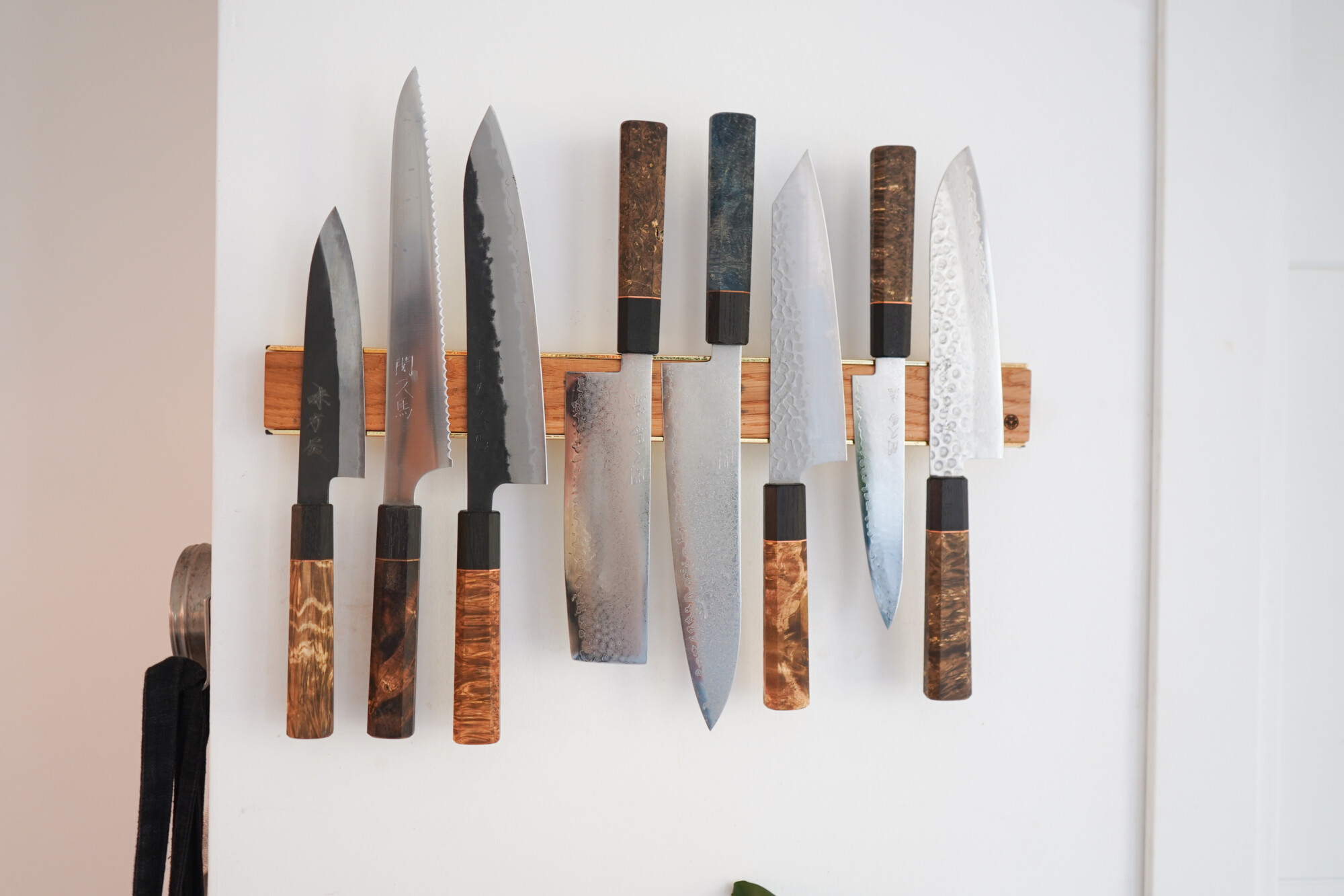 Blade Up or Blade Down? The Definitive Guide to Hanging Knives on Magnetic Racks